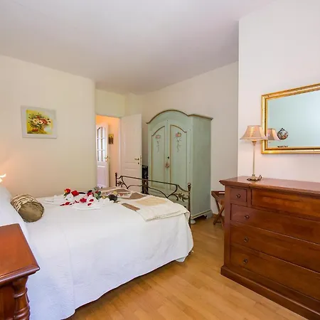ヴィラ Sleeps 6 メナッジョ