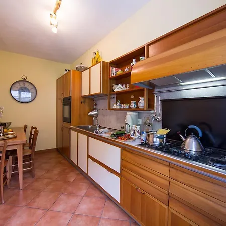 Sleeps 6 ヴィラ メナッジョ