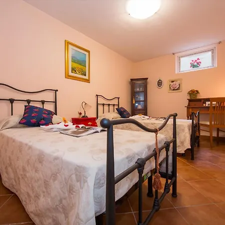 ヴィラ Sleeps 6 メナッジョ