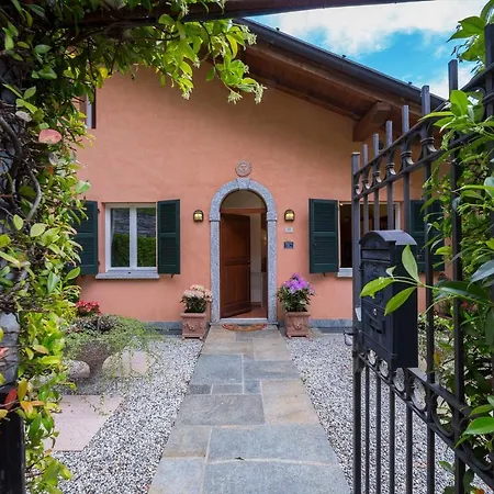 Sleeps 6 ヴィラ メナッジョ